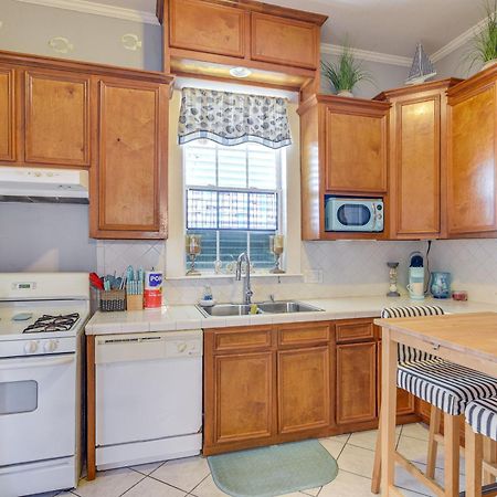 Coastal Galveston Studio About 1 Mi To Beach! Exterior photo