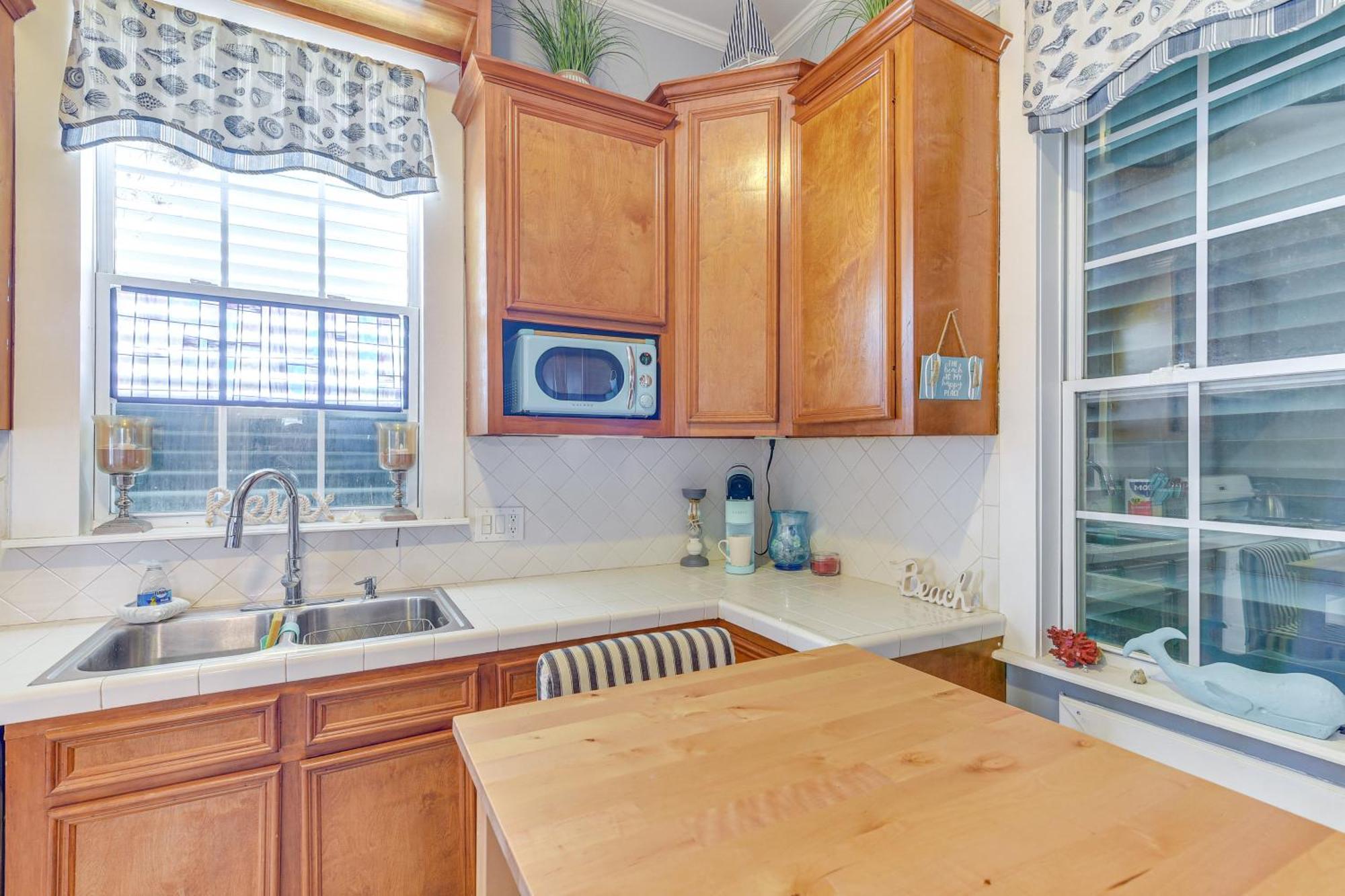 Coastal Galveston Studio About 1 Mi To Beach! Exterior photo